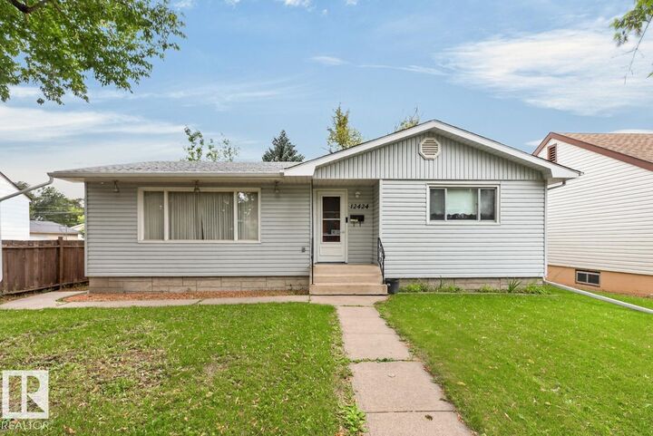 Property Photo:  12424 77 Street NW  AB T5B 2H5 