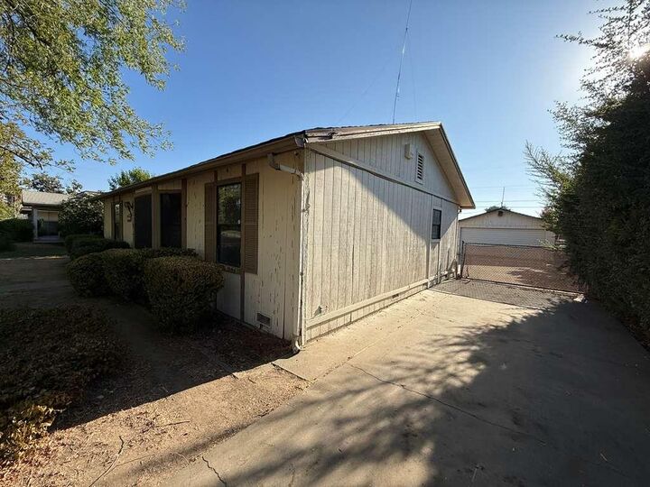 Property Photo:  3116 N Arthur Avenue  CA 93705 