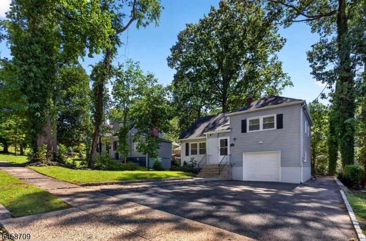 Property Photo:  1474 Brentwood Terrace  NJ 07060 