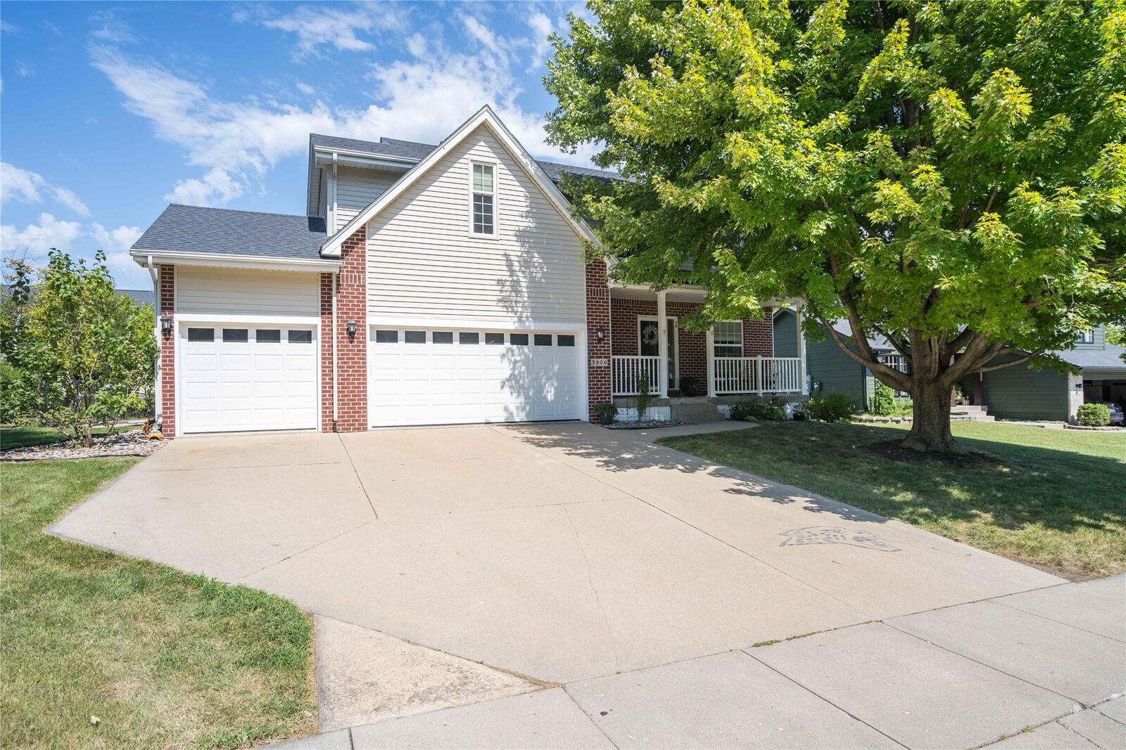 Property Photo: 3906 NW Seasons Court IA 50023