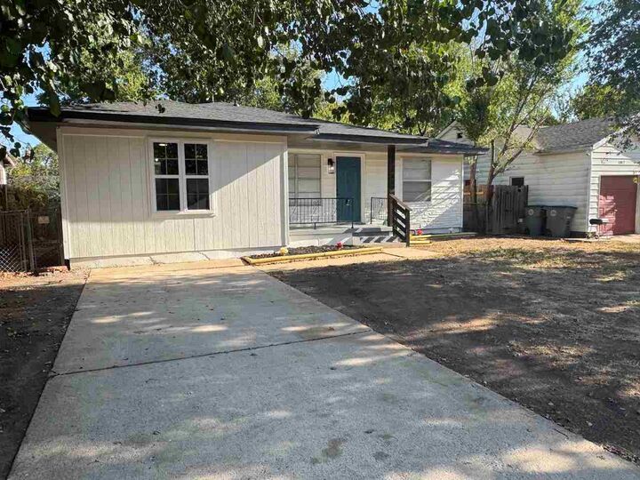 Property Photo: 1809 NW Kingsbury Ave OK 73507