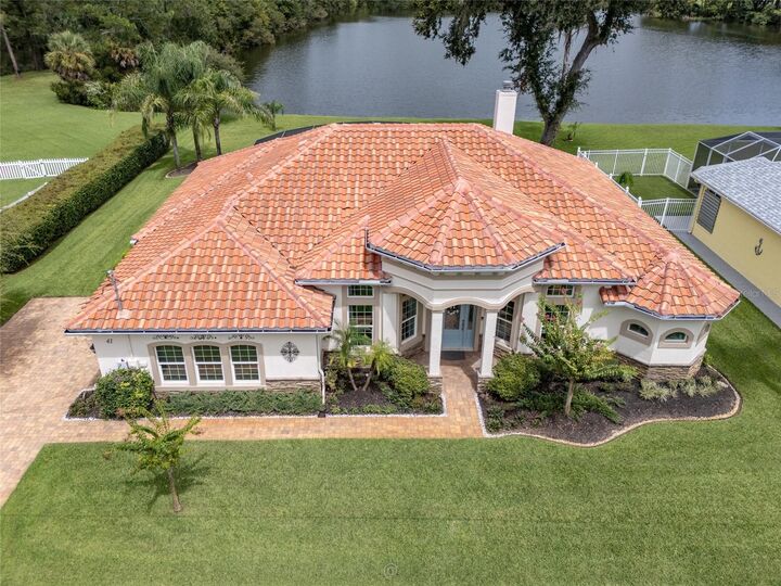 Property Photo: 41 Ludlow Lane W FL 32137