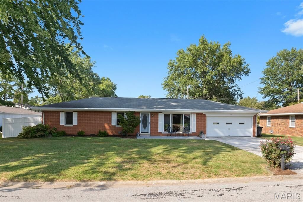 Property Photo:  128 Aaron Drive  IL 62220 