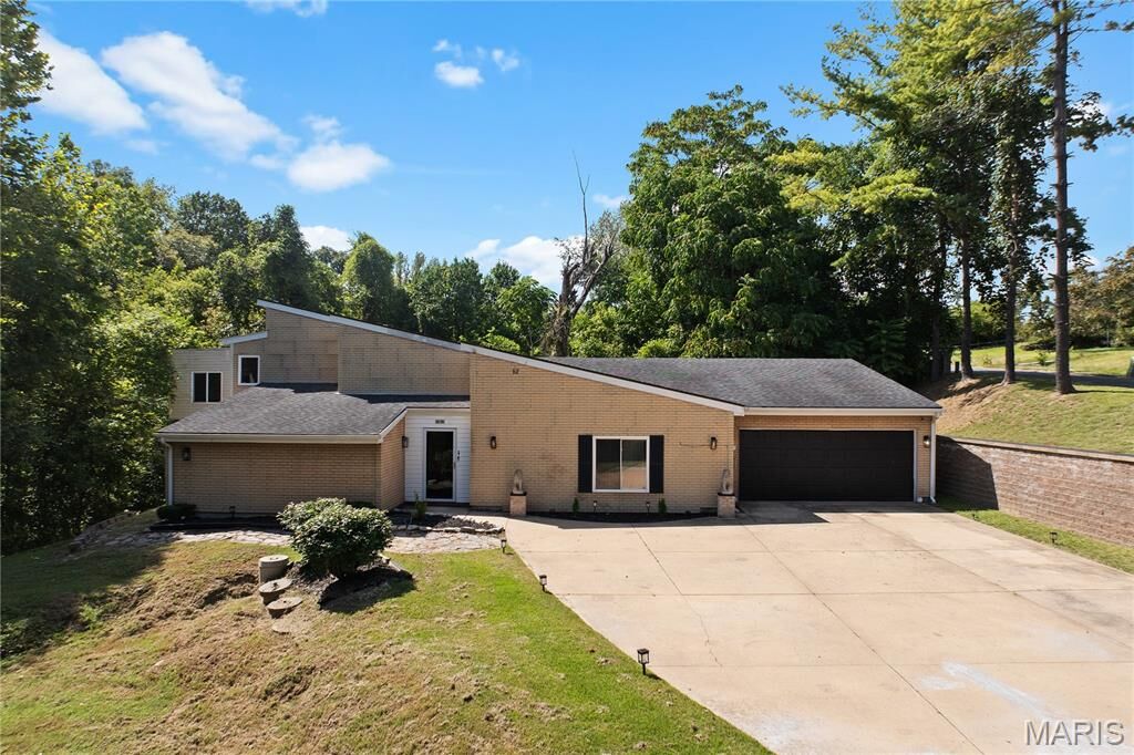 Property Photo: 12 Hillwood Drive IL 62232