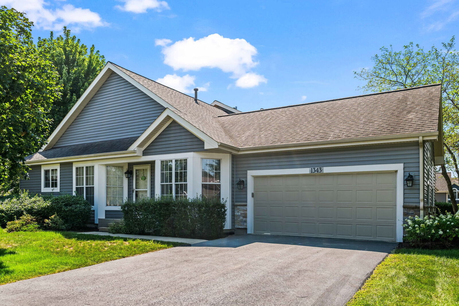 Property Photo:  1343 Ridgefield Circle  IL 60188 