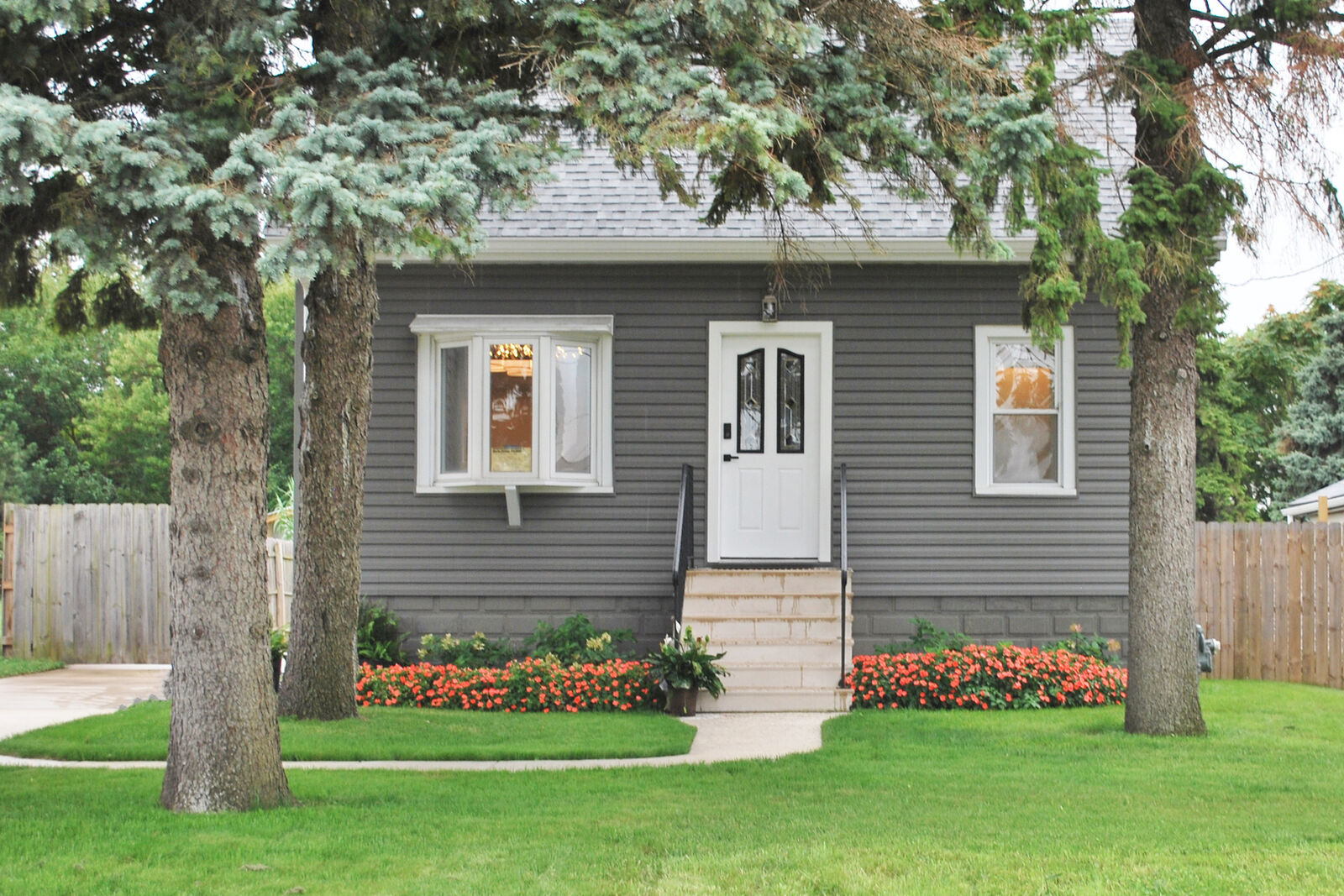 Property Photo: 11418 S Avon Avenue IL 60803