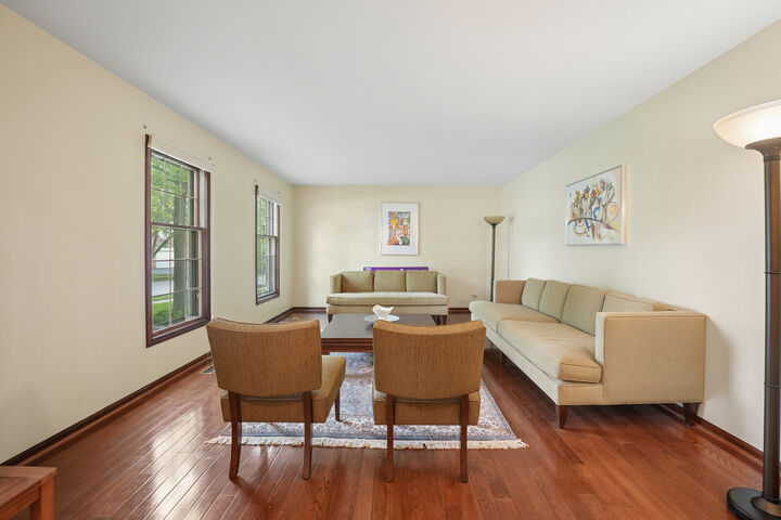 Property Photo:  837 Heatherstone Drive  IL 60173 