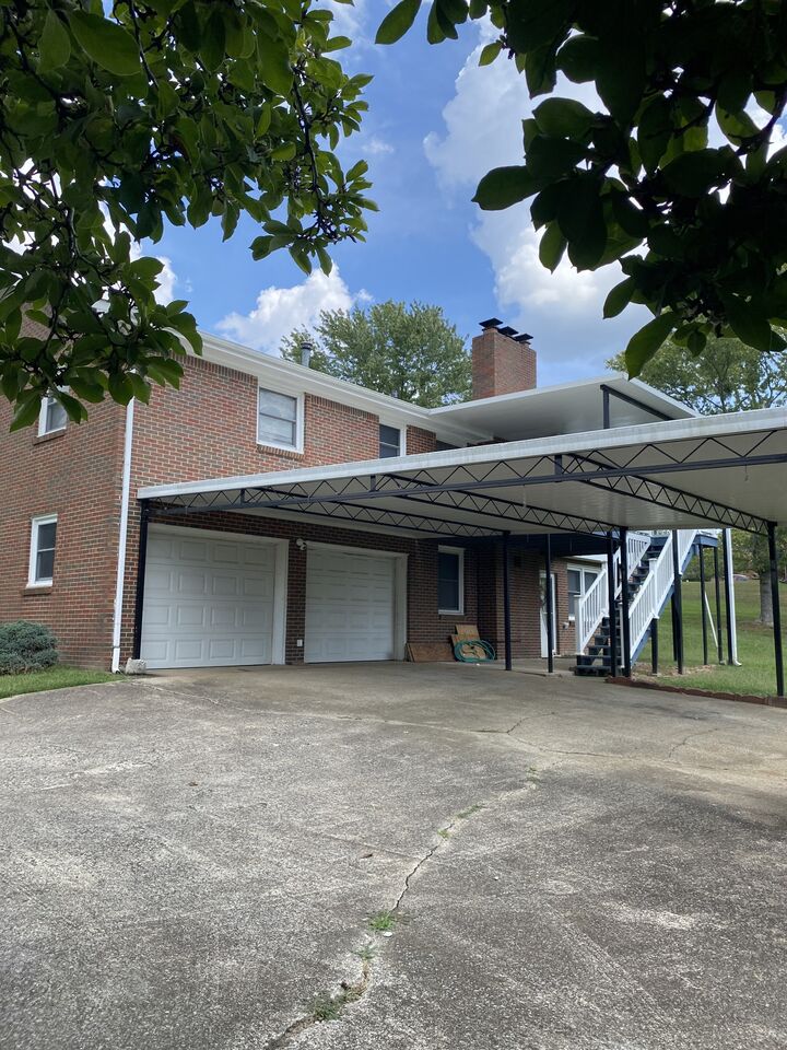 Property Photo:  102 Bullock Dr  TN 37040 