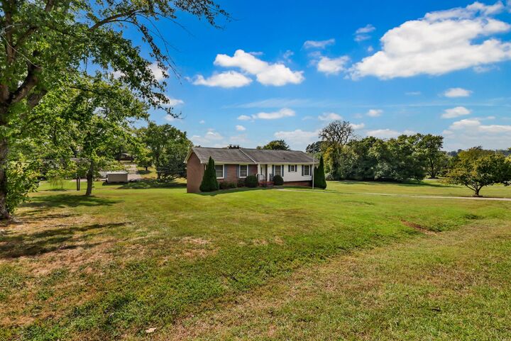 Property Photo: 102 Bullock Dr TN 37040