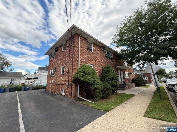 Property Photo:  405 8th Street 2L  NJ 07072 