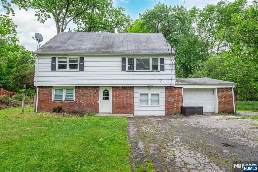 Property Photo:  17 Oakwood Avenue  NJ 07440 
