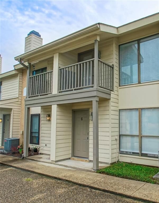 Property Photo: 5110 Buttercreek Lane 6 LA 70809