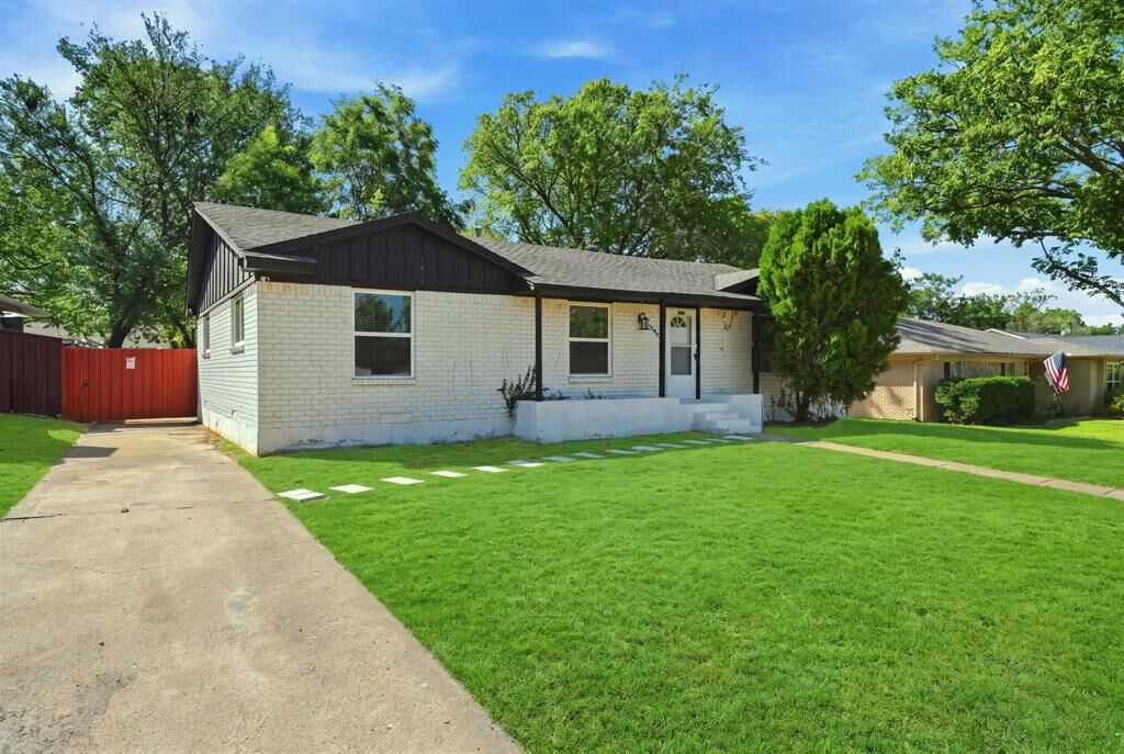 Property Photo: 13640 Purple Sage Road TX 75240