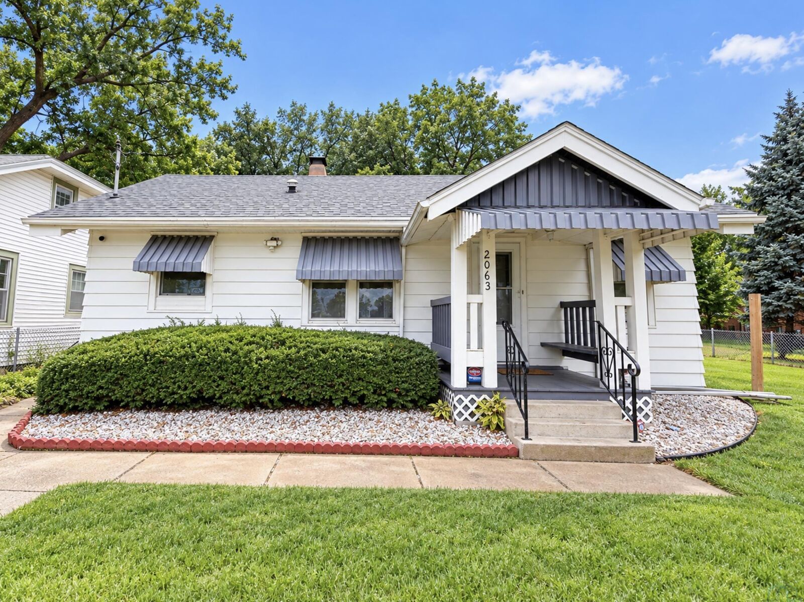 Property Photo:  2063 Ross St  IA 51106 