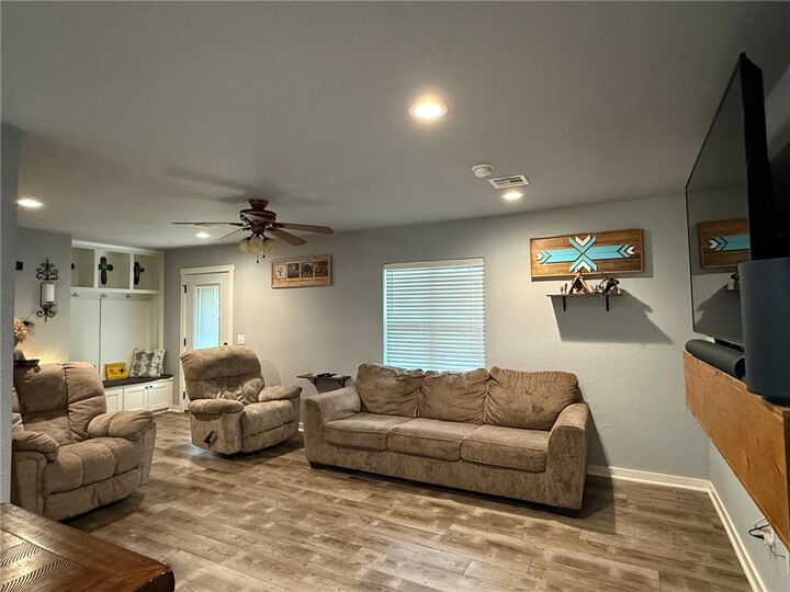 Property Photo: 1101 W Walnut Street OK 74960