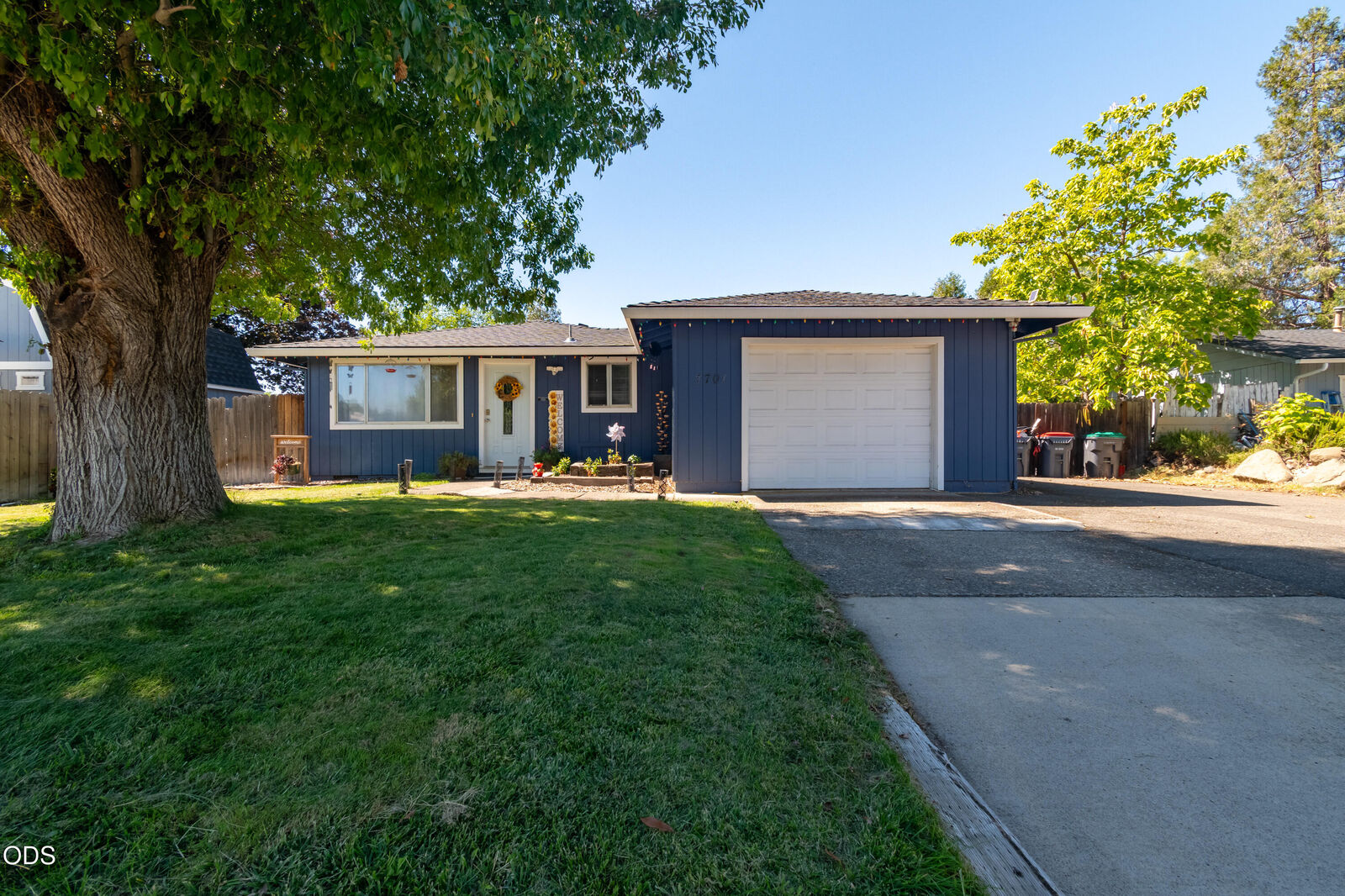 Property Photo: 7701 Bellaire Way OR 97503