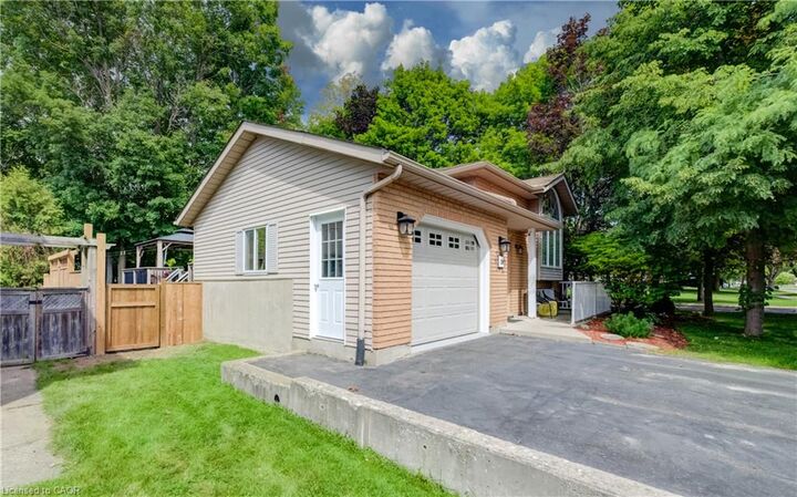Property Photo:  28 Forrest Avenue W  ON N3A 1Y1 