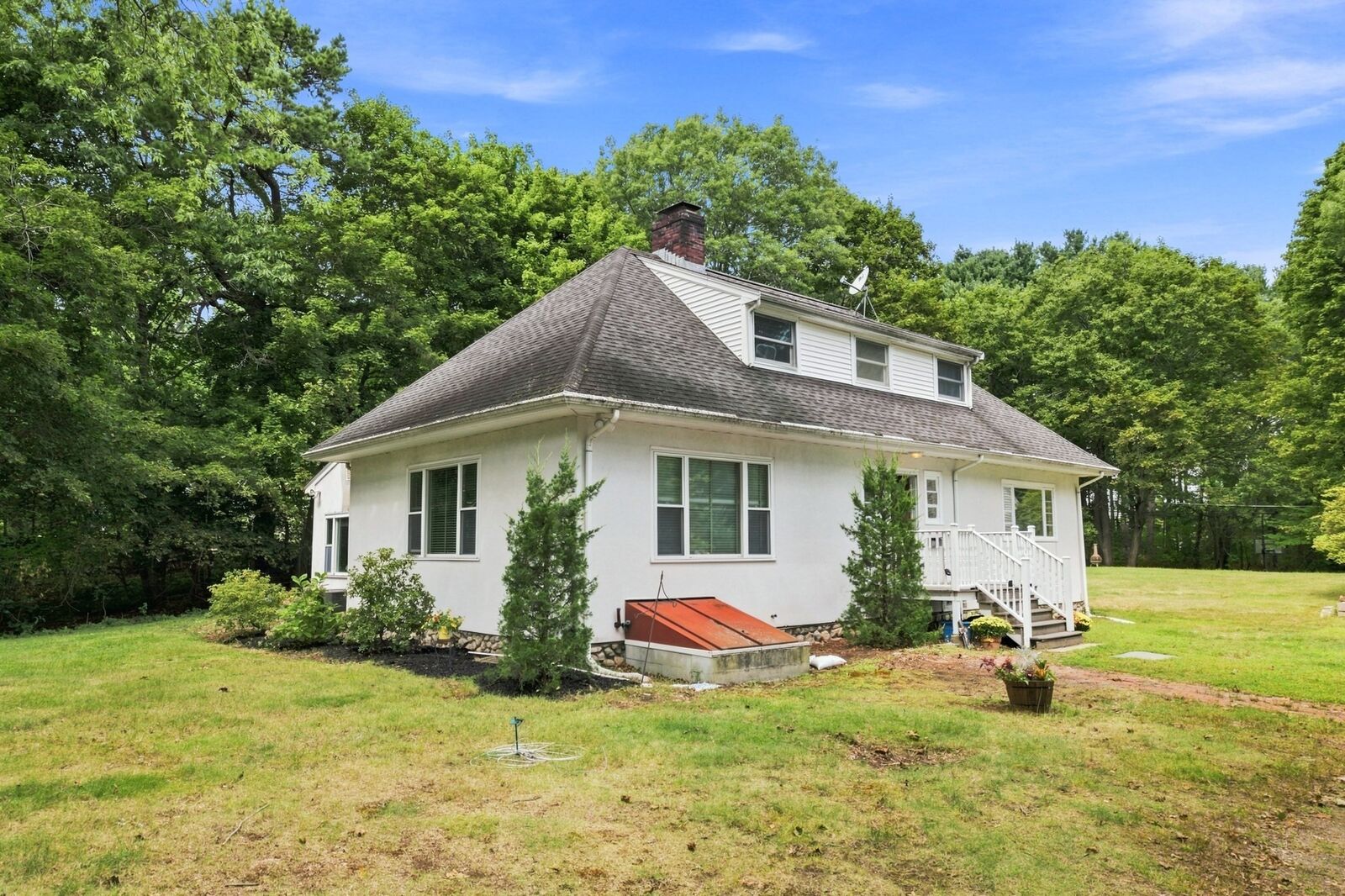 Property Photo:  10 Pilgrim Way  MA 02032 