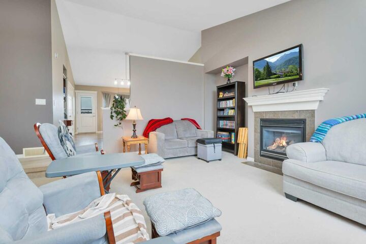 Property Photo:  8 Hansen Close  AB T4S 2P1 
