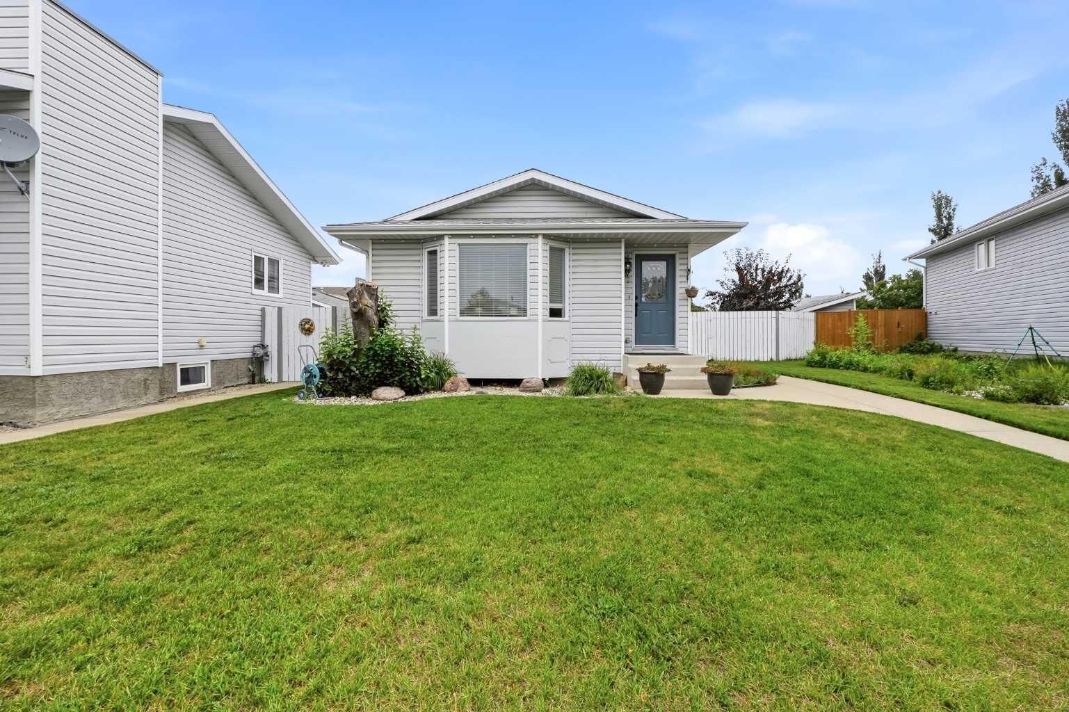 Property Photo: 37 Sunrise Crescent AB T4M 0E2