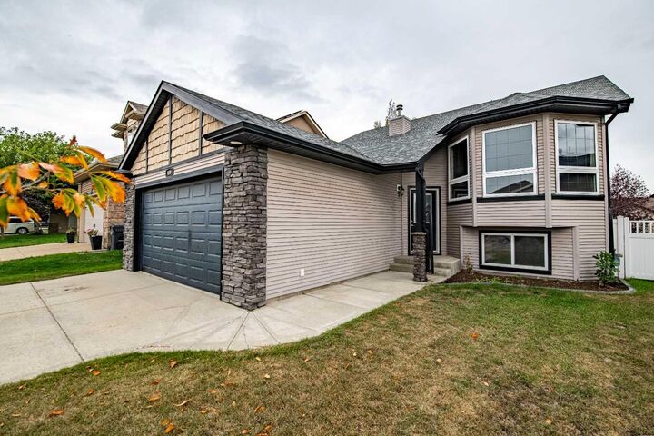 Property Photo:  110 Ingram Close  AB T4R 0A3 