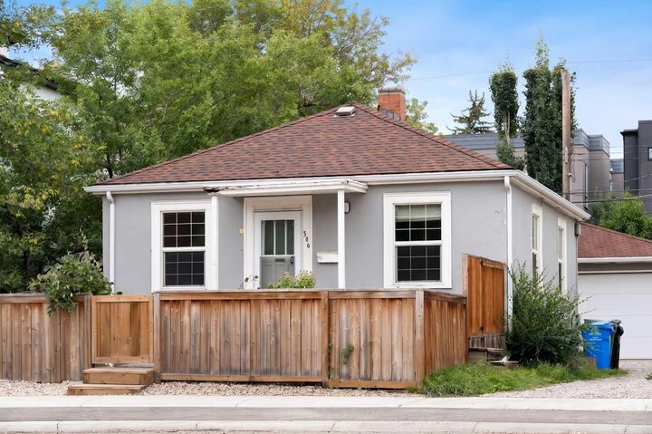 Property Photo:  506 19 Street NW  AB T2M 0Y6 