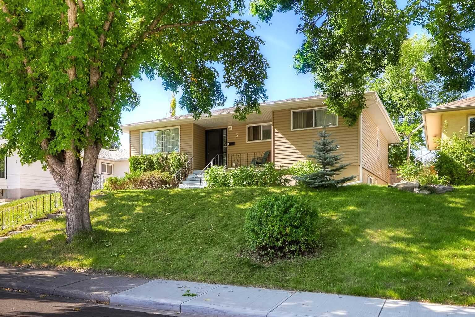 Property Photo:  3 Creston Crescent NW  AB T2M 4J9 