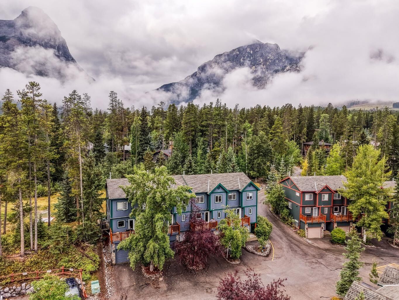 Property Photo:  1022 Rundleview Drive 27  AB T1W 2B2 