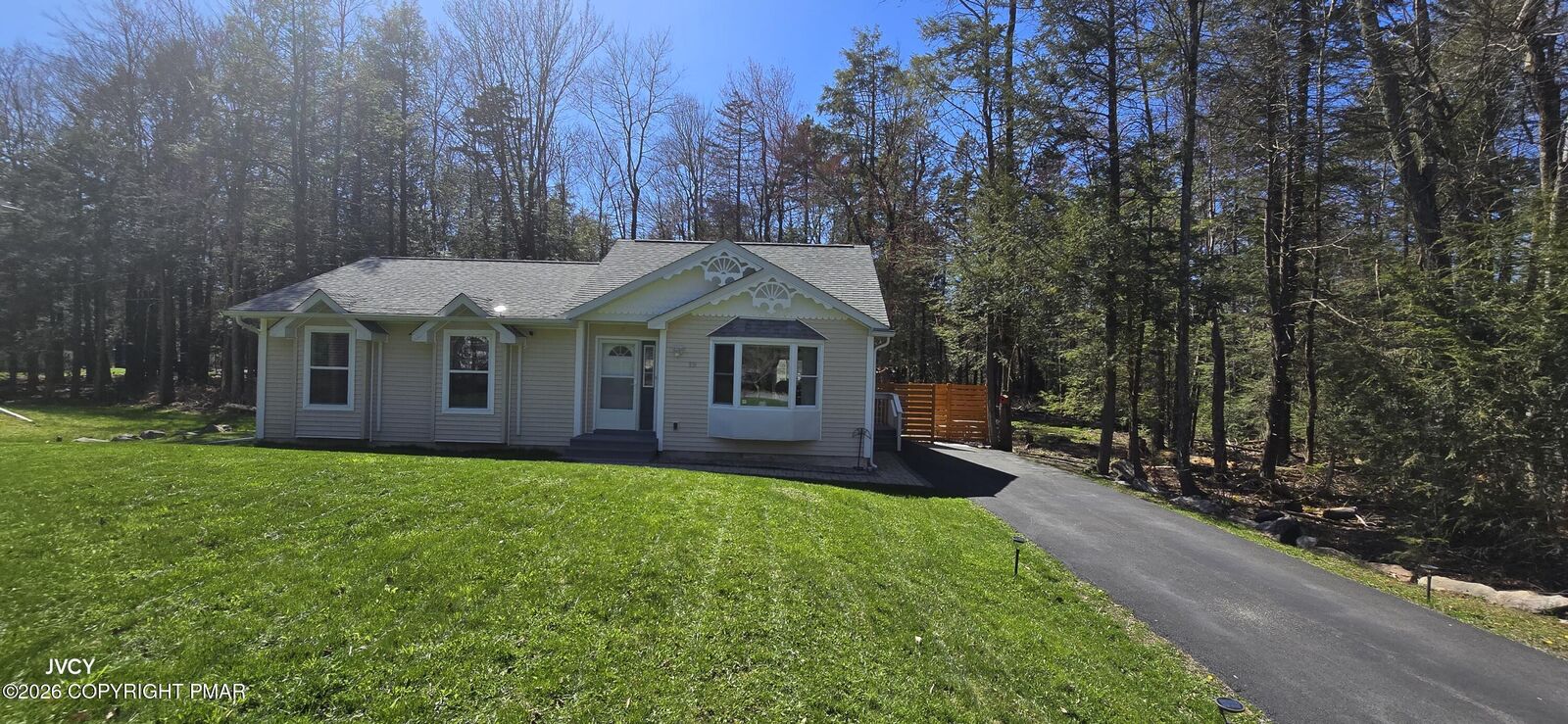 Property Photo:  331 Mohansic Lane  PA 18466 