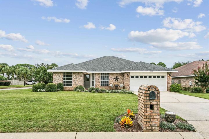 Property Photo:  1329 Connemara Cir  FL 32563 