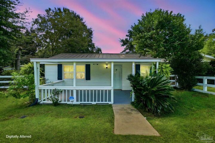 Property Photo: 3955 Diamond St FL 32571