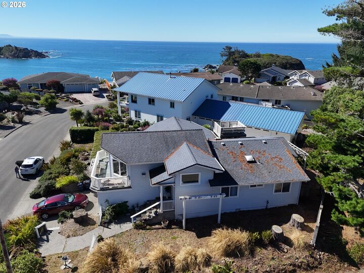 Property Photo:  1102 Sandy Ln  OR 97415 
