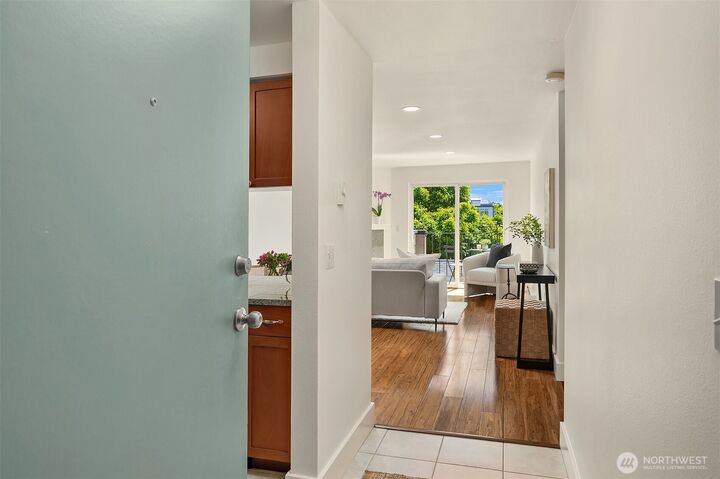 Property Photo: 4831 Fauntleroy Way SW 305 WA 98116