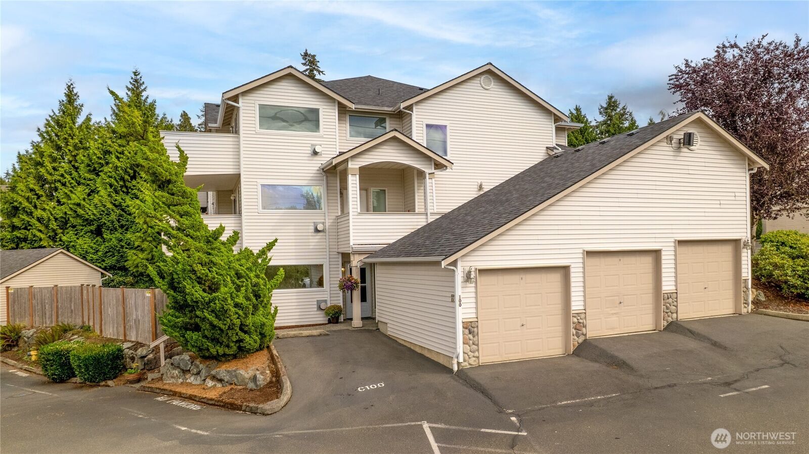 Property Photo: 8905 Meridian Place NE 100 WA 98258