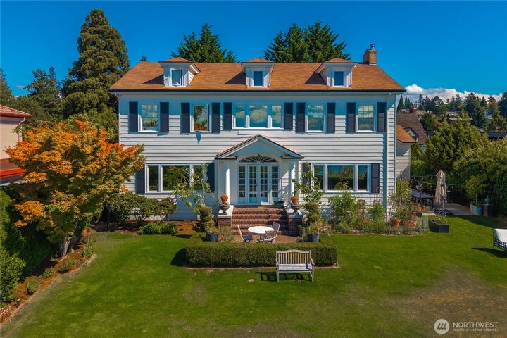 Property Photo:  3233  Magnolia Boulevard W  WA 98119 