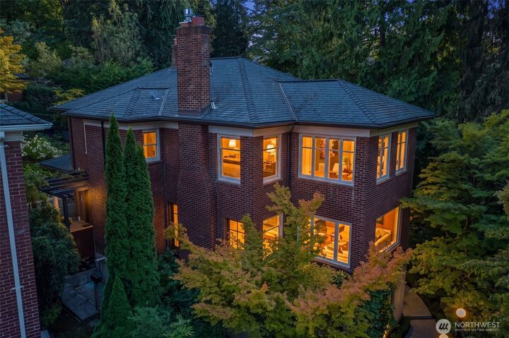 Property Photo: 2306 Lake Park Drive S WA 98144