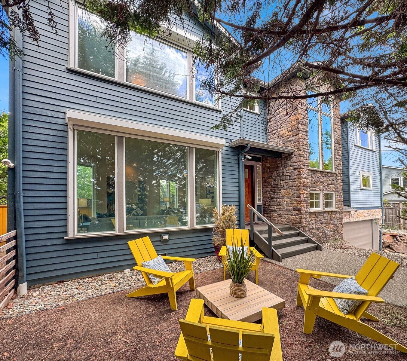 Property Photo:  4600  Green Lake Way N  WA 98103 