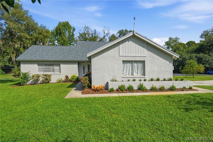 Property Photo:  2820 S Circle Drive  FL 34450 