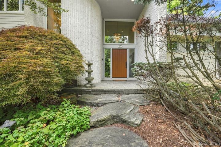 Property Photo:  305 Wilshire Drive  MI 48302 