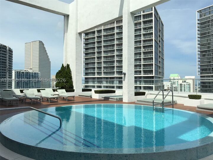 Property Photo: 55 SE 6th St 2702 FL 33131