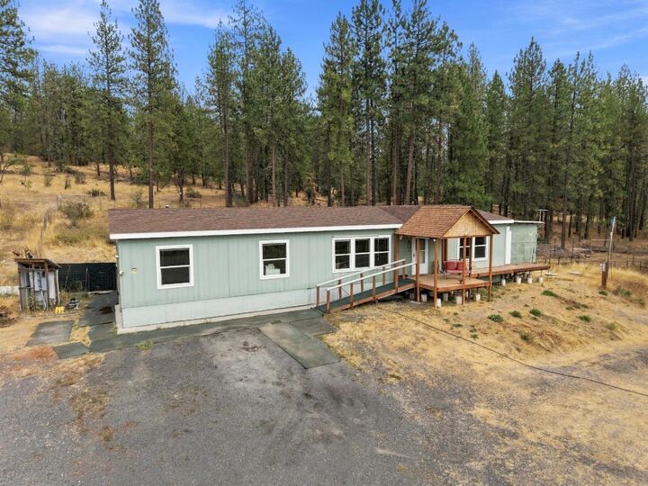 Property Photo: 5457 K Tarbert Rd WA 99006