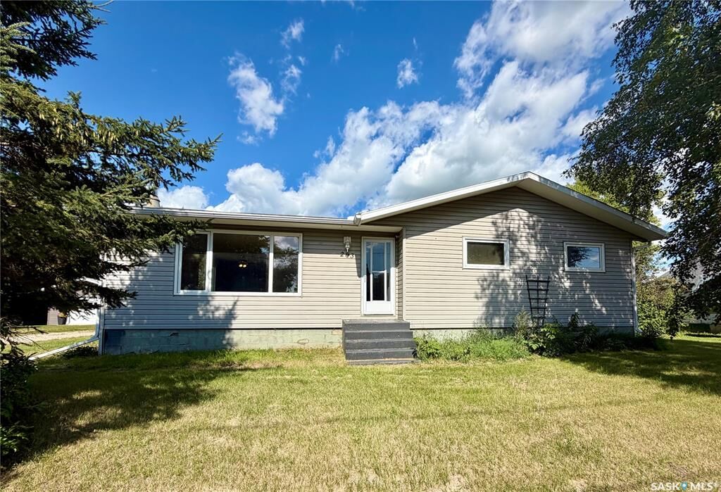 Property Photo:  203 2nd Avenue N  SK S0A 3X0 