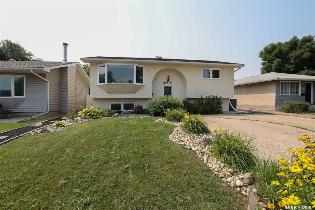 Property Photo:  86 Straub Crescent  SK S4T 6S6 