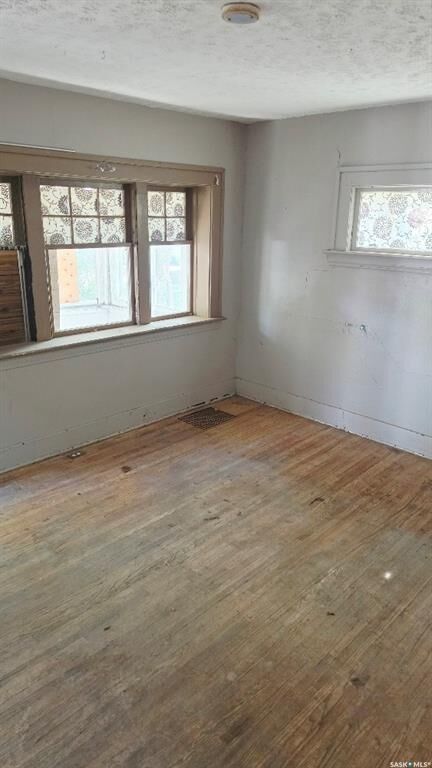 Property Photo:  1256 King Street  SK S4T 4E9 