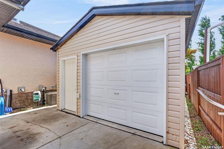 Property Photo:  498 14th Avenue  SK S0K 2A0 