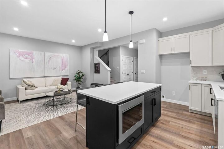 Property Photo:  337 Cockcroft Street  SK S7V 1Y8 