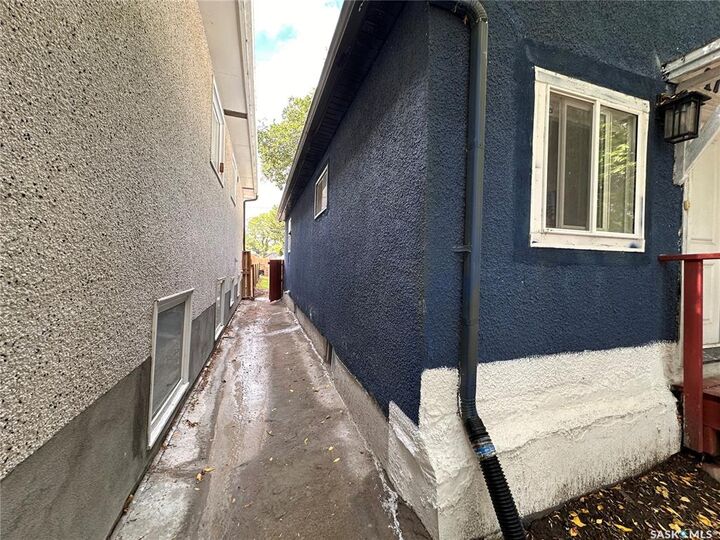 Property Photo: 1760 Quebec Street SK S4P 1J3