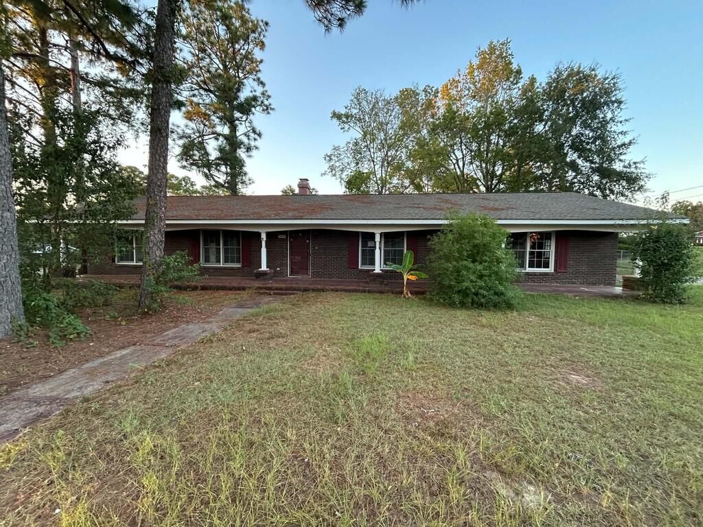 Property Photo: 1401 Summit Street AL 36301