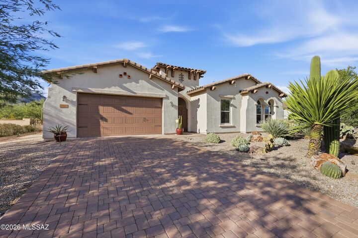 Property Photo:  9915 E Goldsmith Place  AZ 85749 
