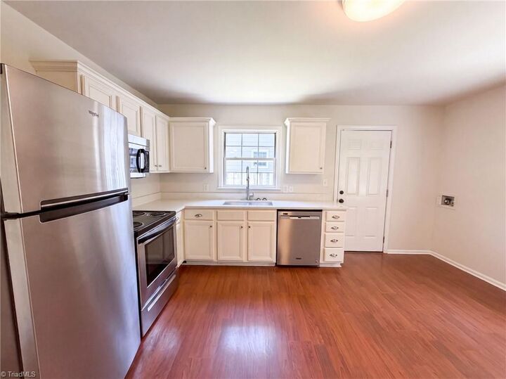 Property Photo: 4154 Edgeware Road NC 27106